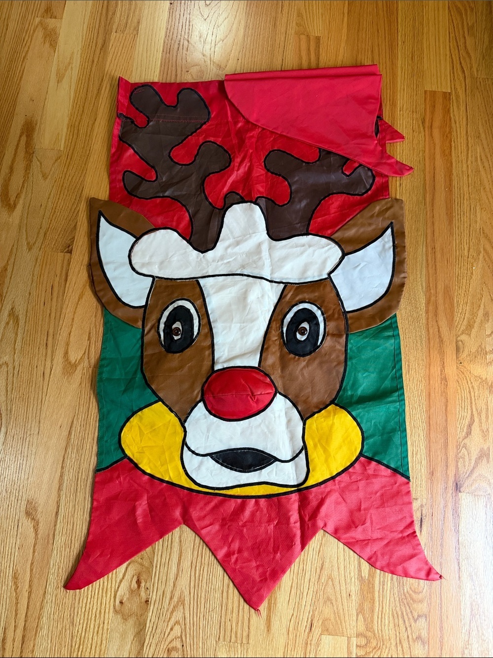 Festive Reindeer large flag - Red, Brown, Green, Yellow - Picture 2 of 2